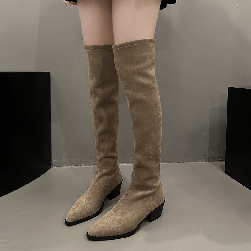 Women'S Accessories Trends 2025 - Estiramento de couro macio feminino sobre