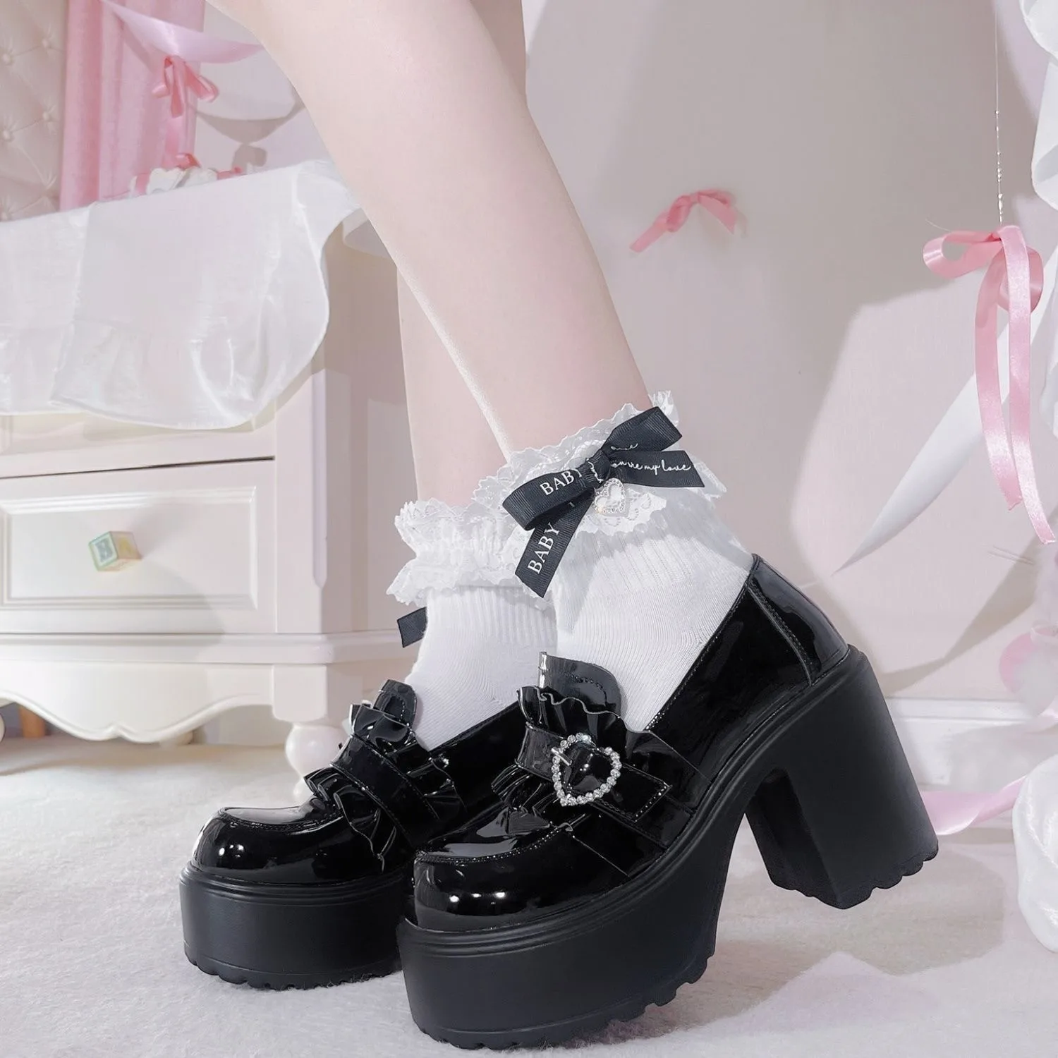 Women'S Accessories Trends 2025 - Sapatos de couro pequenos mary jane