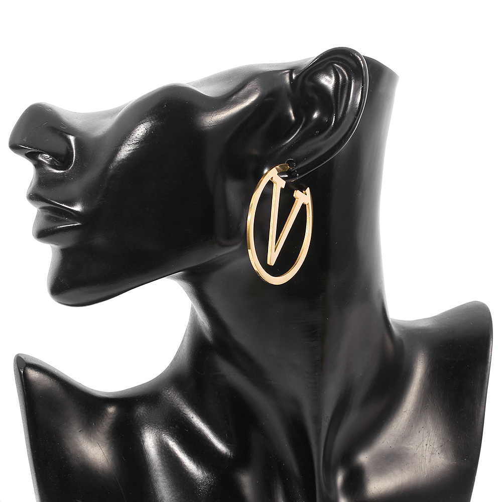 Brinco de Metal V Vazado Minim - Women Accessories Trending avaliação e preço